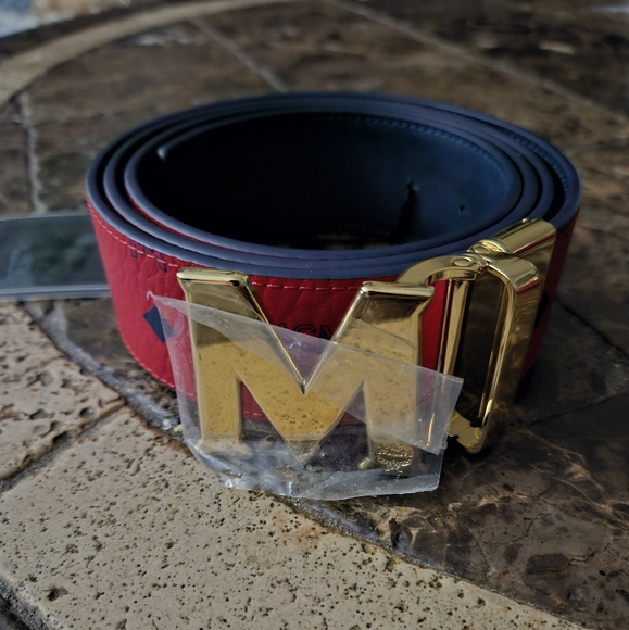 MCM reversible Claus belt, fashioned in Candy Red Visetos and nappa leather - Picture 2 of 3